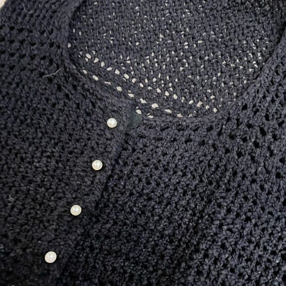 black crochet knit tank top crop. pearl buttons - Picture 3 of 3